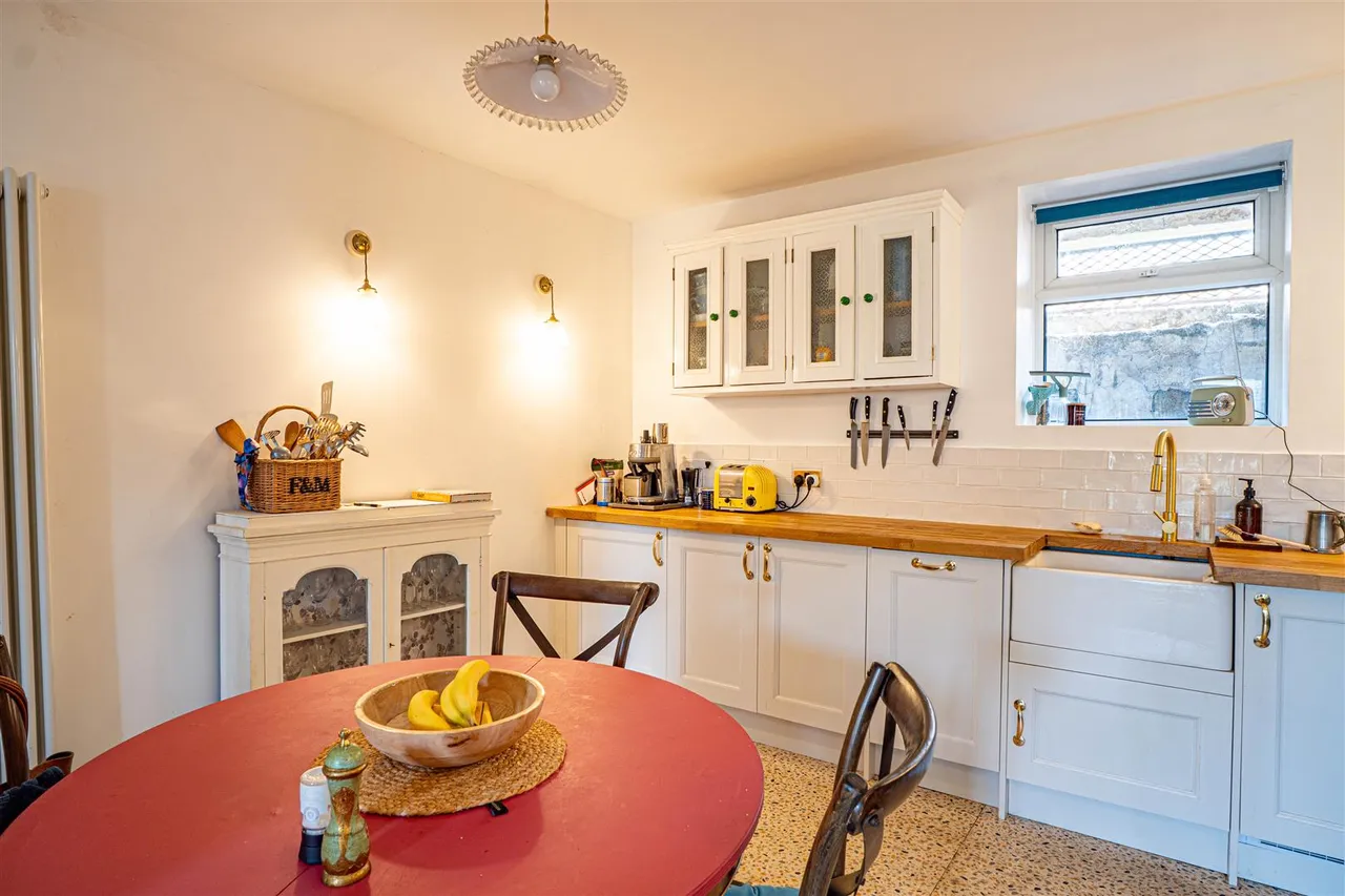 Gladstone Terrace, Hastings, photo 17
