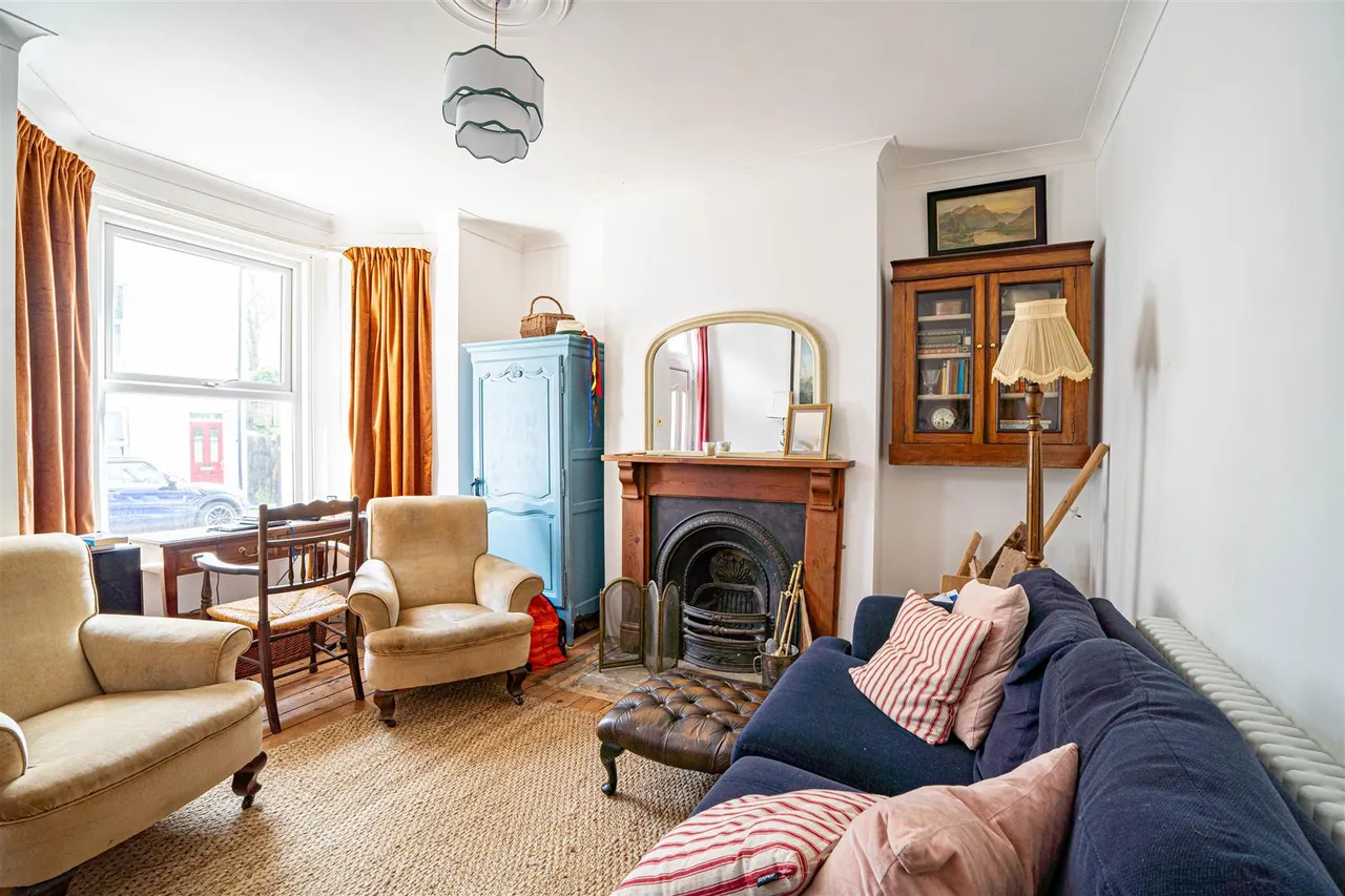 Gladstone Terrace, Hastings, photo 2