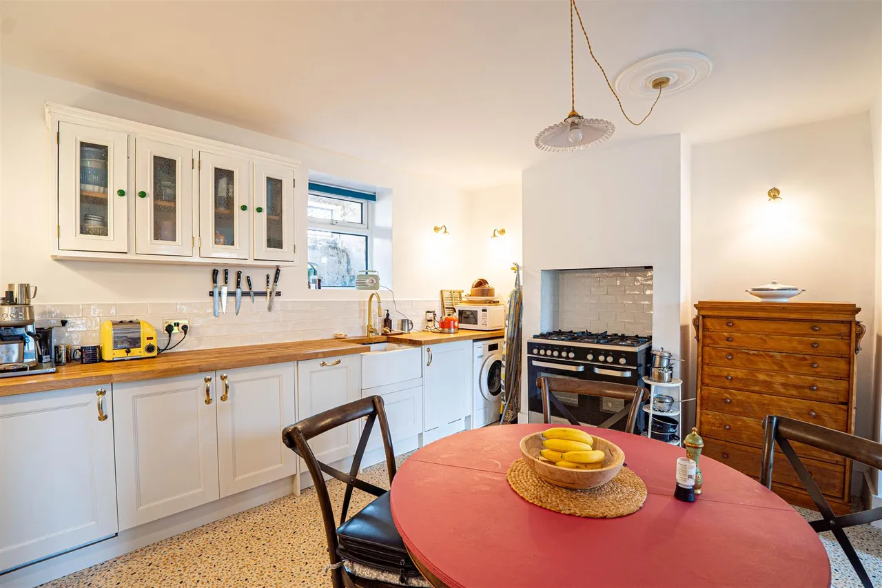 Gladstone Terrace, Hastings, photo 16