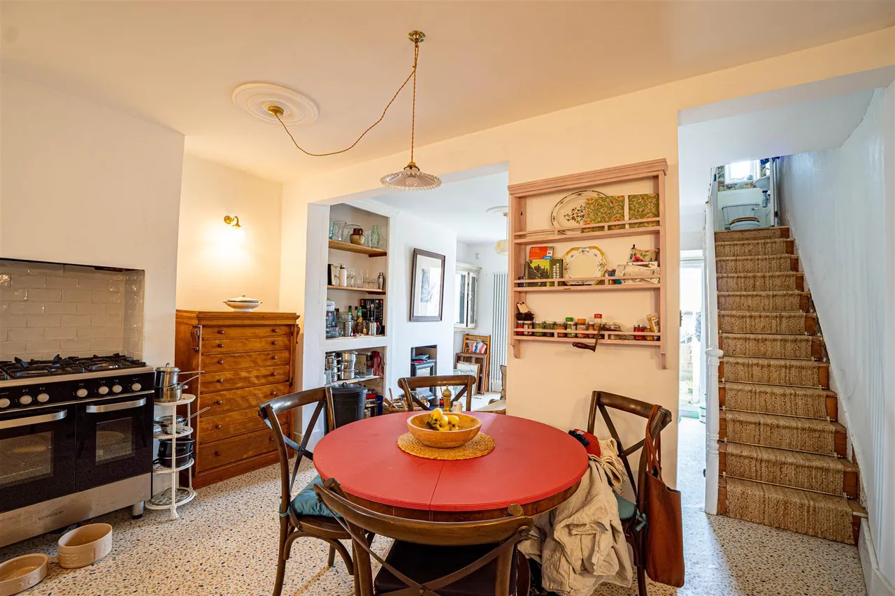 Gladstone Terrace, Hastings, photo 14