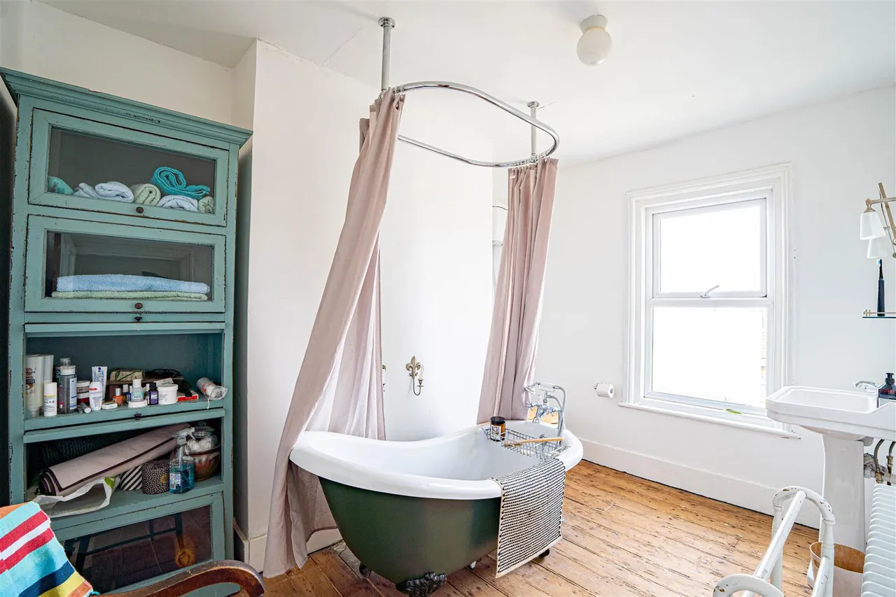 Gladstone Terrace, Hastings, photo 8