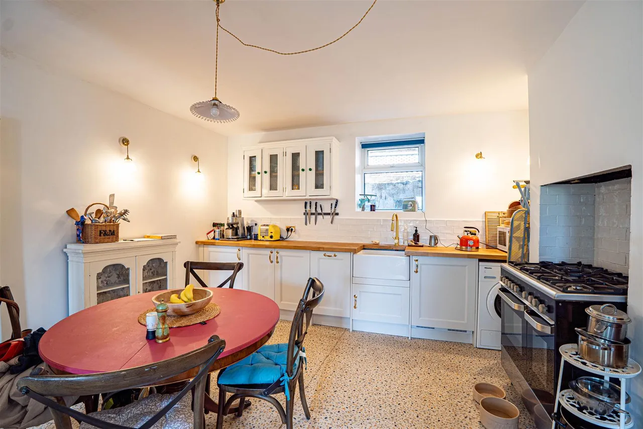 Gladstone Terrace, Hastings, photo 4