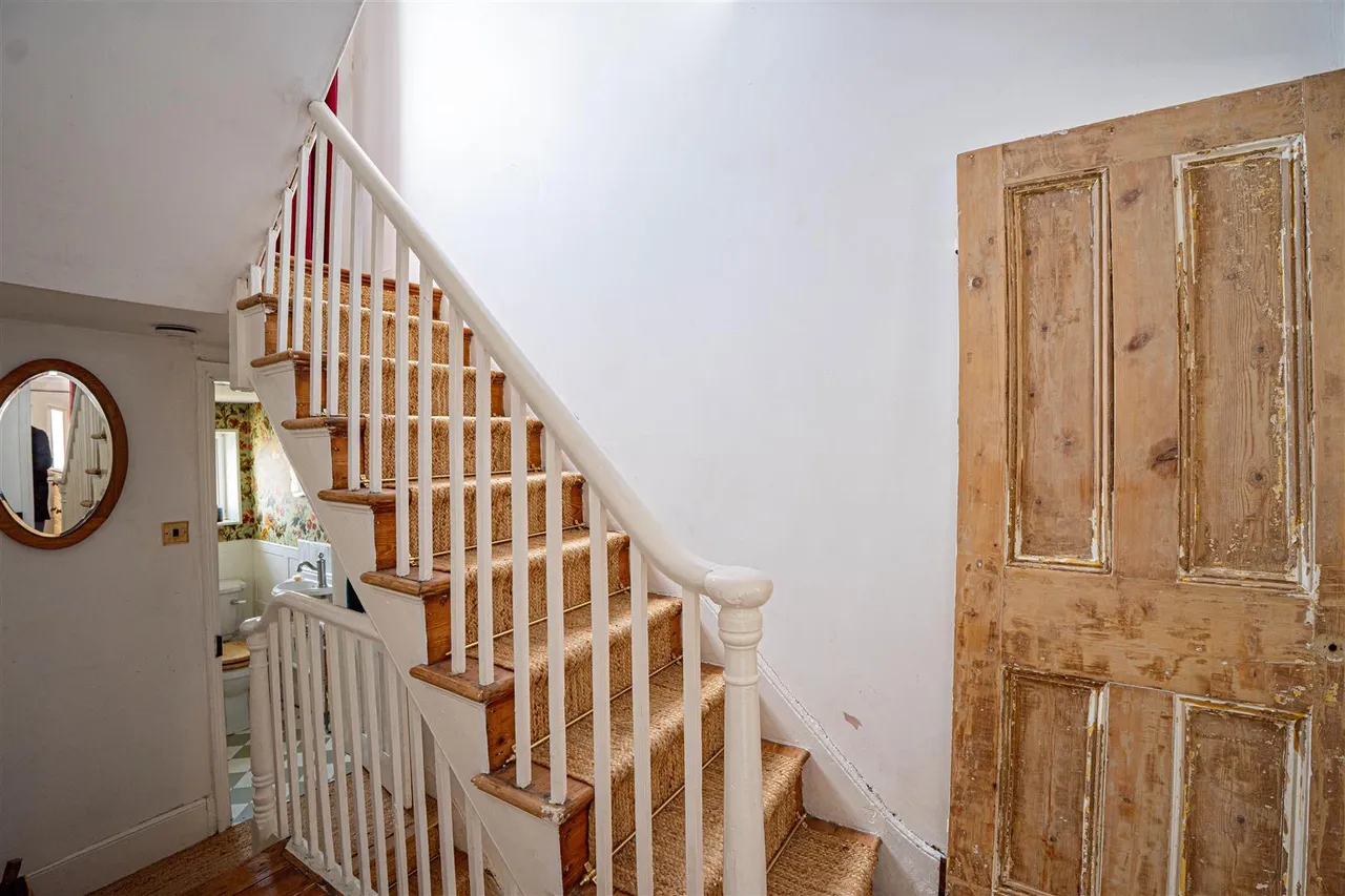 Gladstone Terrace, Hastings, photo 21