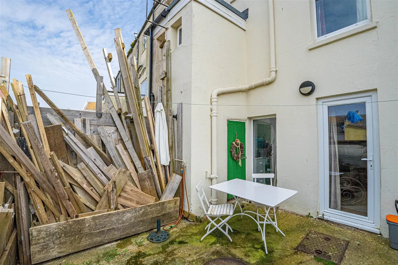 Gladstone Terrace, Hastings, photo 22