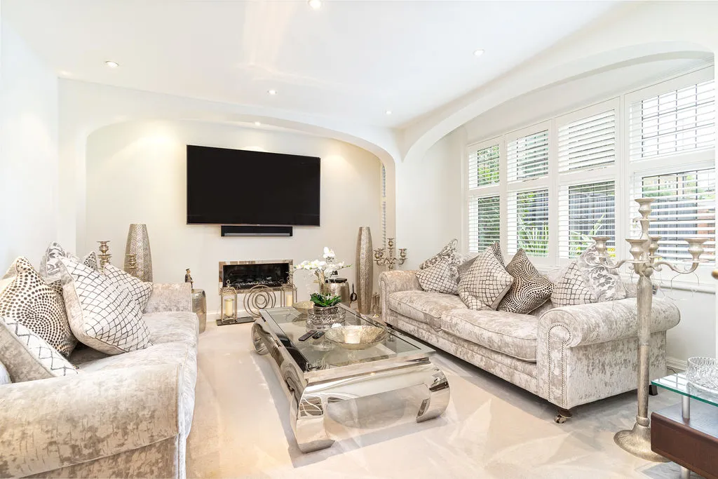 Woodcote Valley Road, Purley CR8 3BN, photo 7