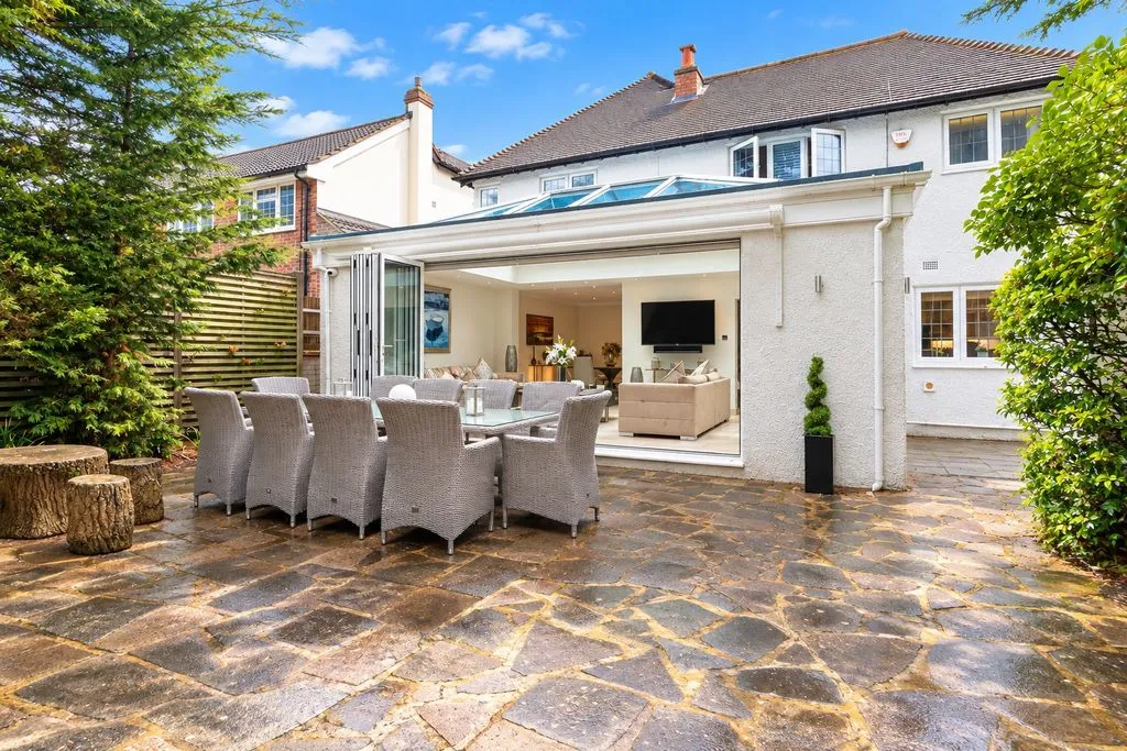Woodcote Valley Road, Purley CR8 3BN, photo 18