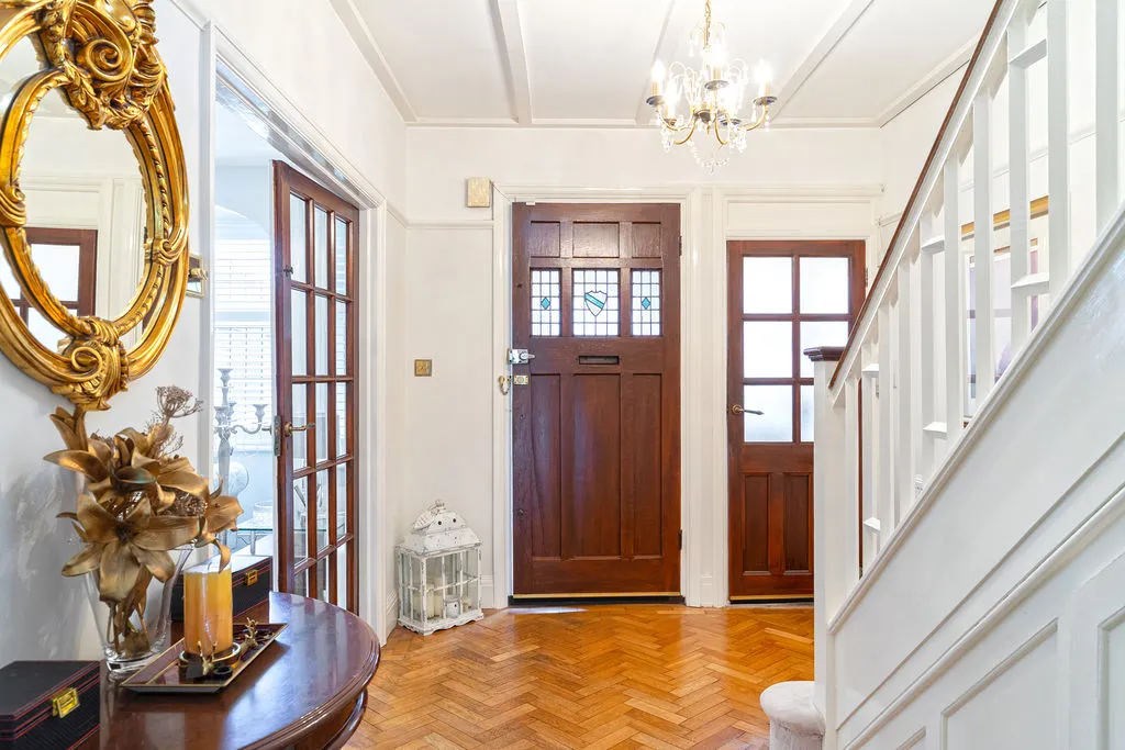 Woodcote Valley Road, Purley CR8 3BN, photo 9
