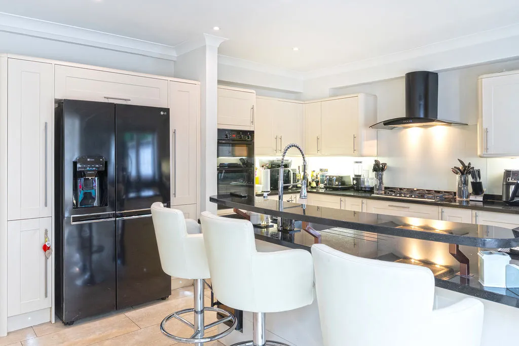 Woodcote Valley Road, Purley CR8 3BN, photo 6