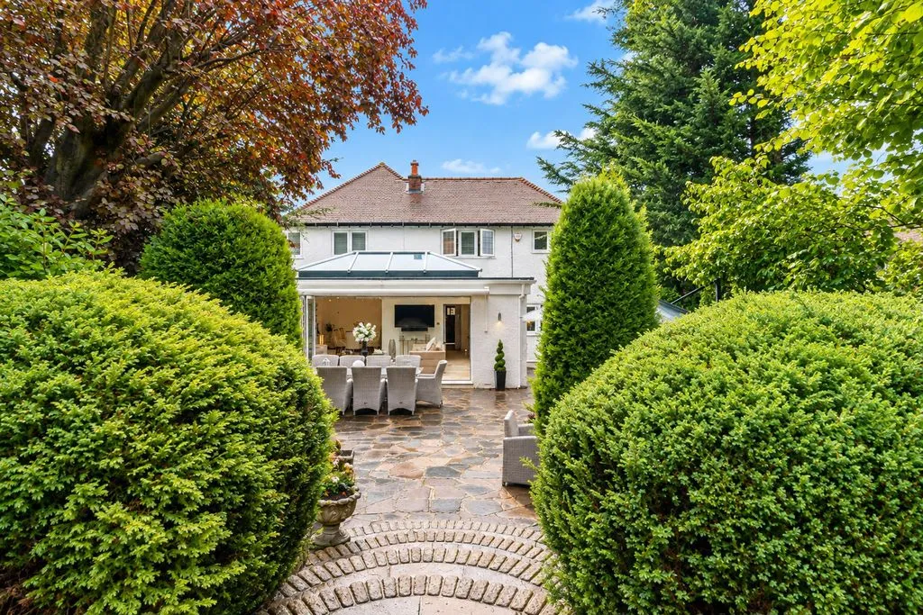 Woodcote Valley Road, Purley CR8 3BN, photo 17