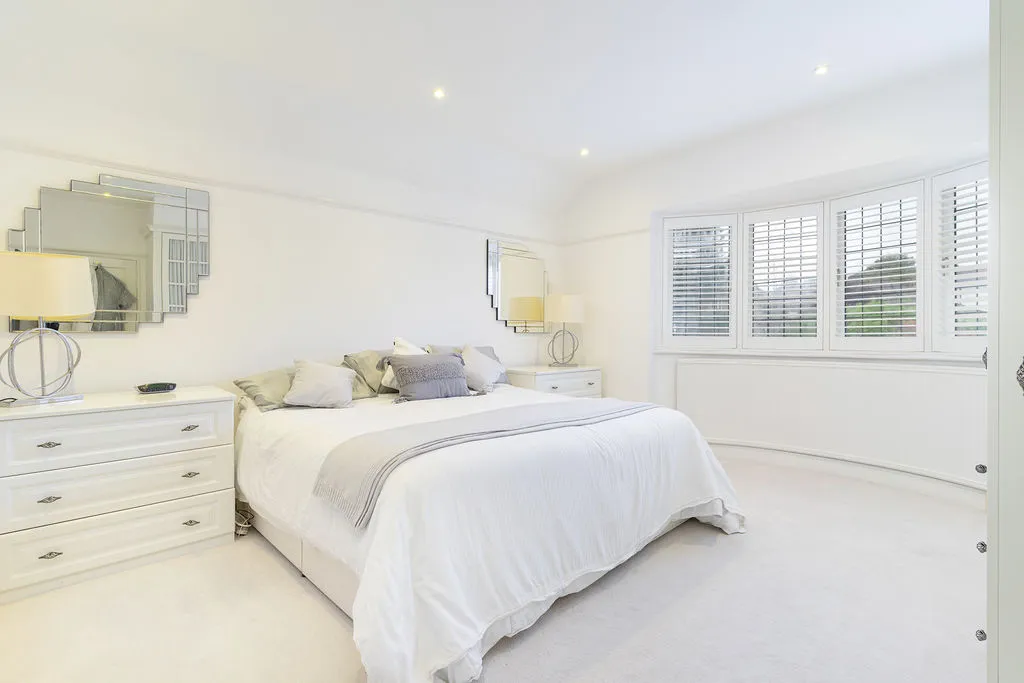 Woodcote Valley Road, Purley CR8 3BN, photo 11