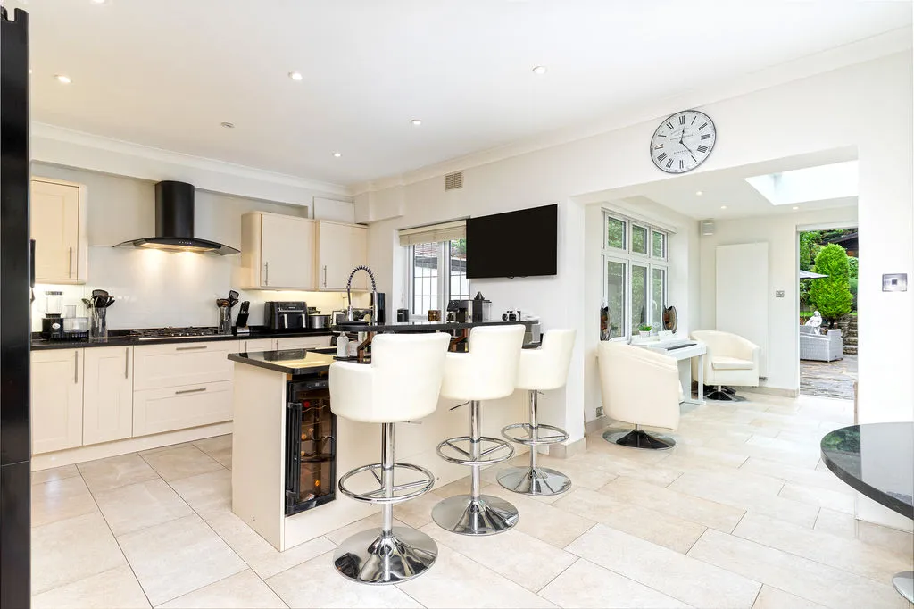 Woodcote Valley Road, Purley CR8 3BN, photo 5
