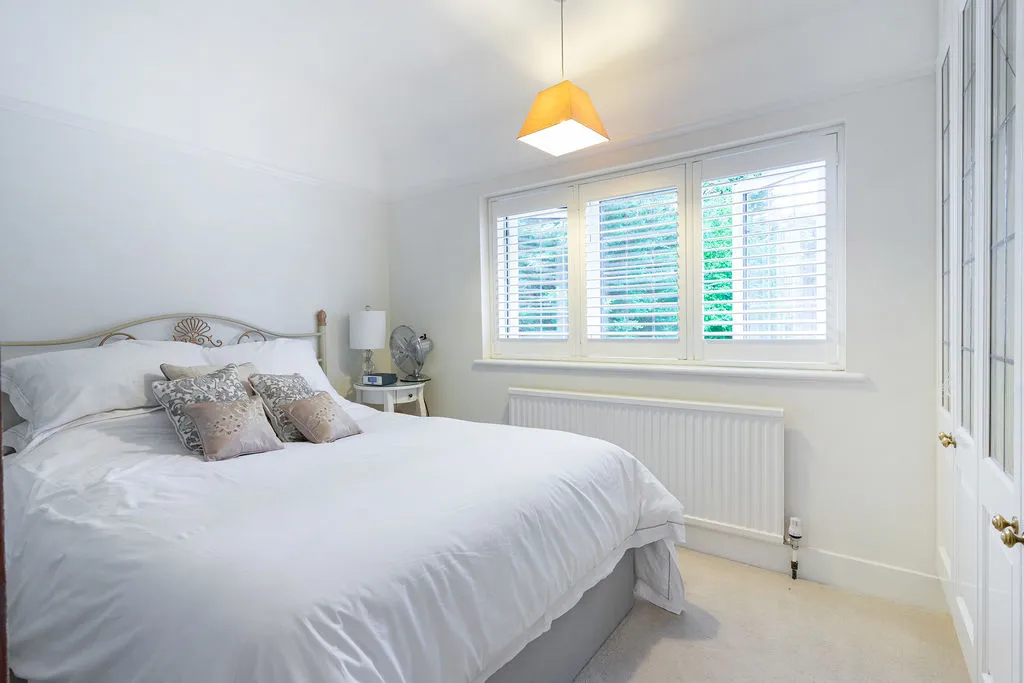 Woodcote Valley Road, Purley CR8 3BN, photo 13