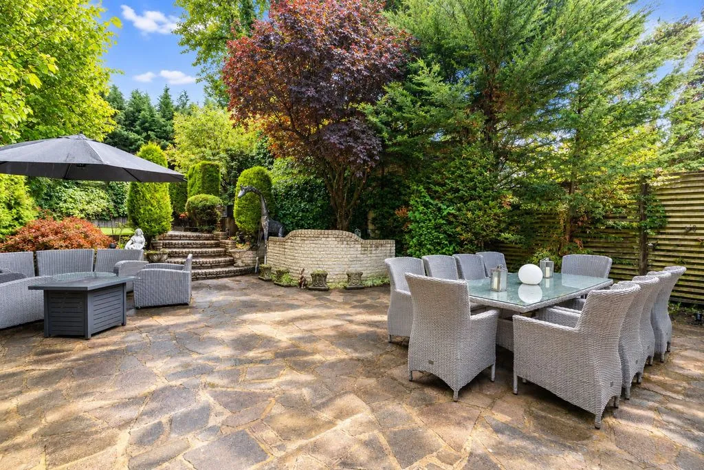 Woodcote Valley Road, Purley CR8 3BN, photo 22