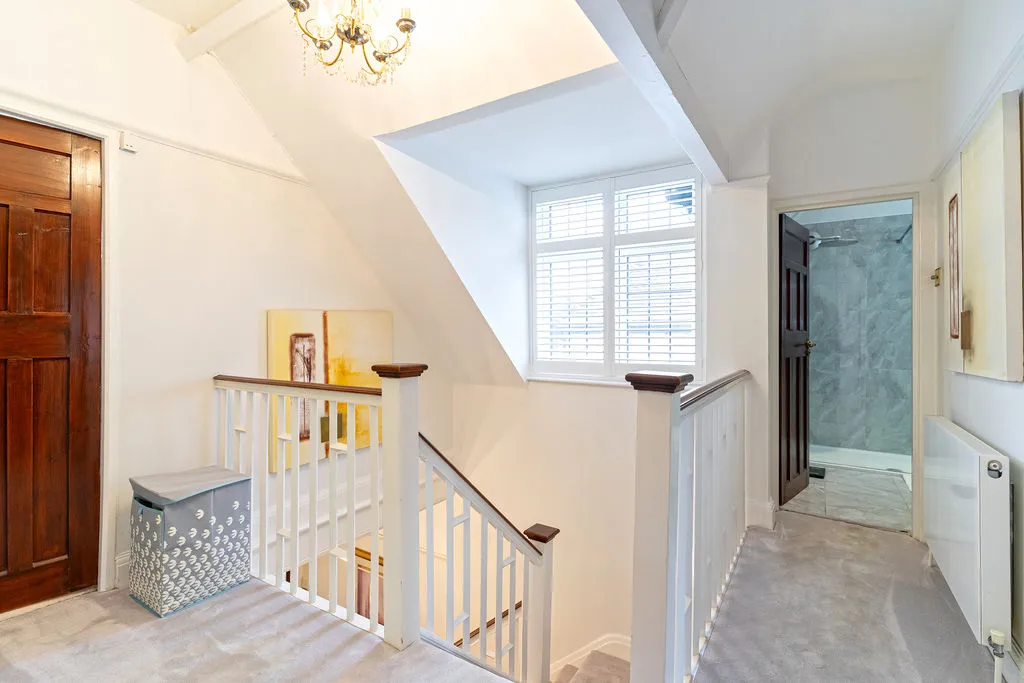 Woodcote Valley Road, Purley CR8 3BN, photo 10