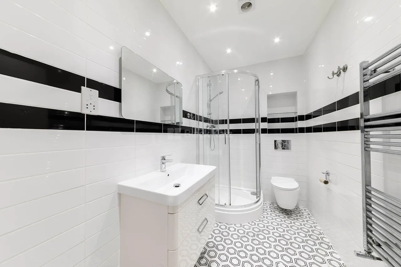 Oaklands Road, NW2, photo 12