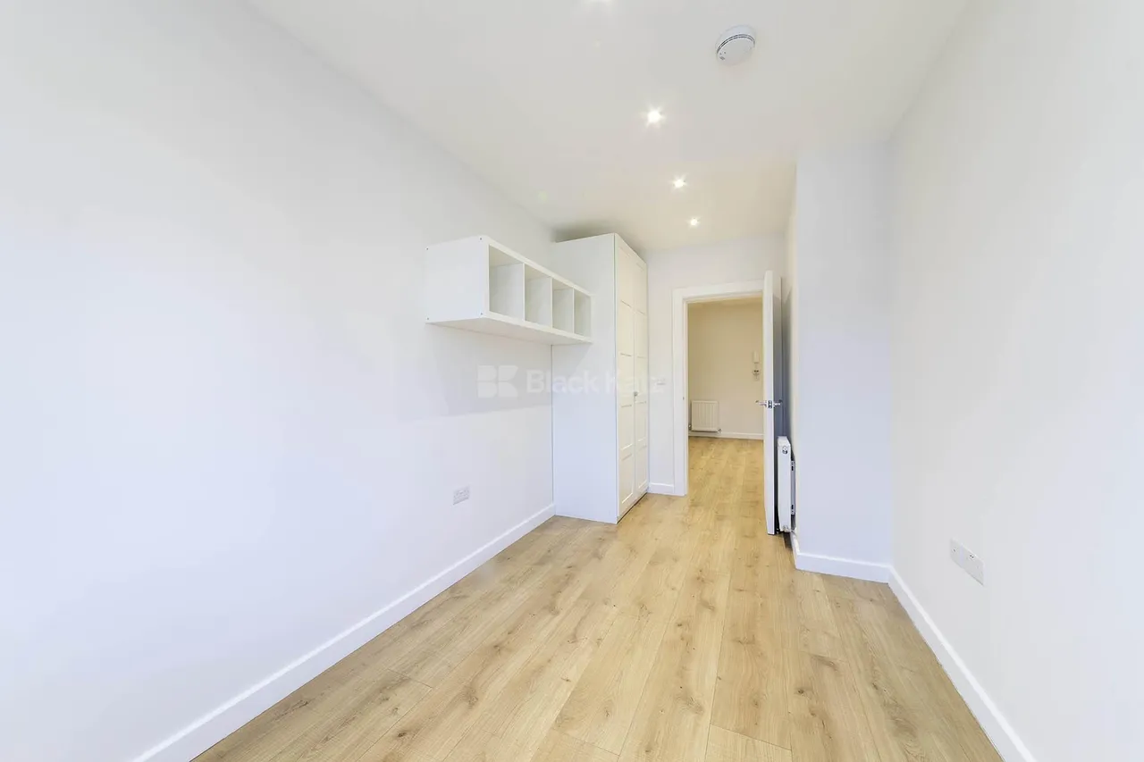 Oaklands Road, NW2, photo 11