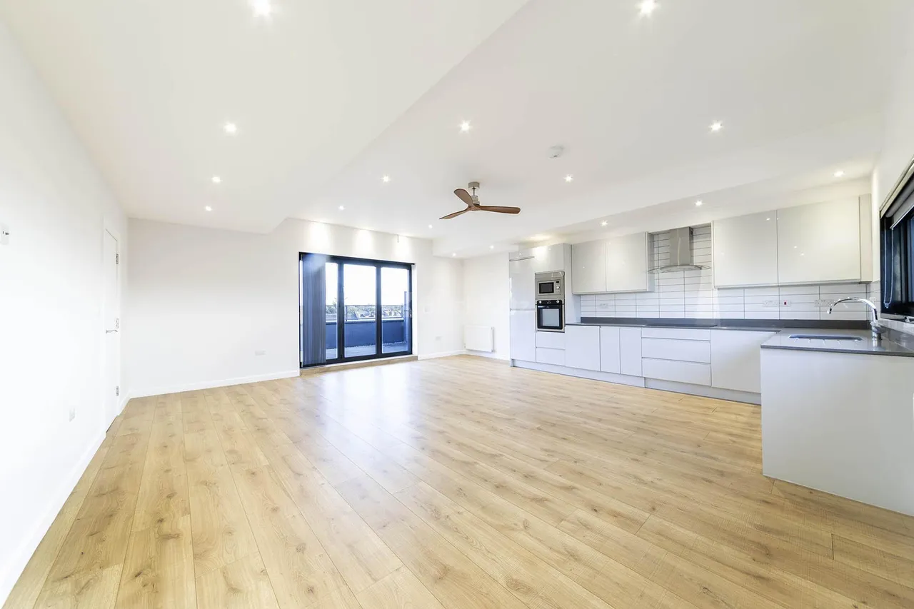 Oaklands Road, NW2, photo 2