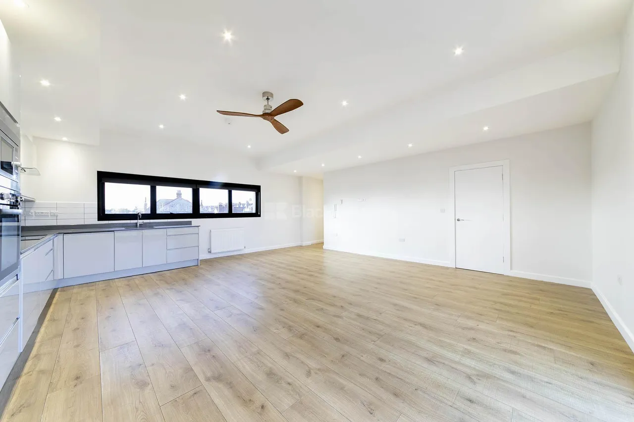 Oaklands Road, NW2, photo 4