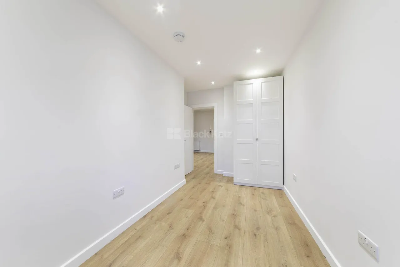Oaklands Road, NW2, photo 14