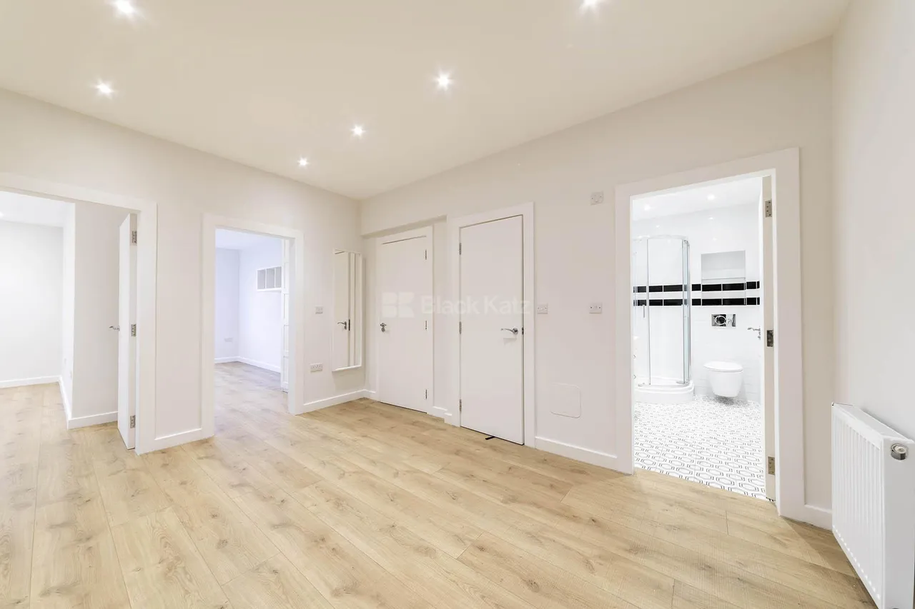 Oaklands Road, NW2, photo 15