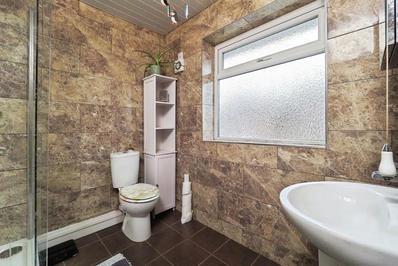 Balmoral Drive, Bramcote Hills, Nottingham, NG9, photo 14