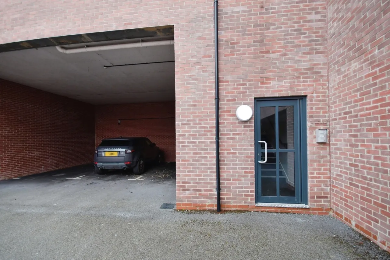 Honeysuckle Road, SHEFFIELD, South Yorkshire, S5, photo 9