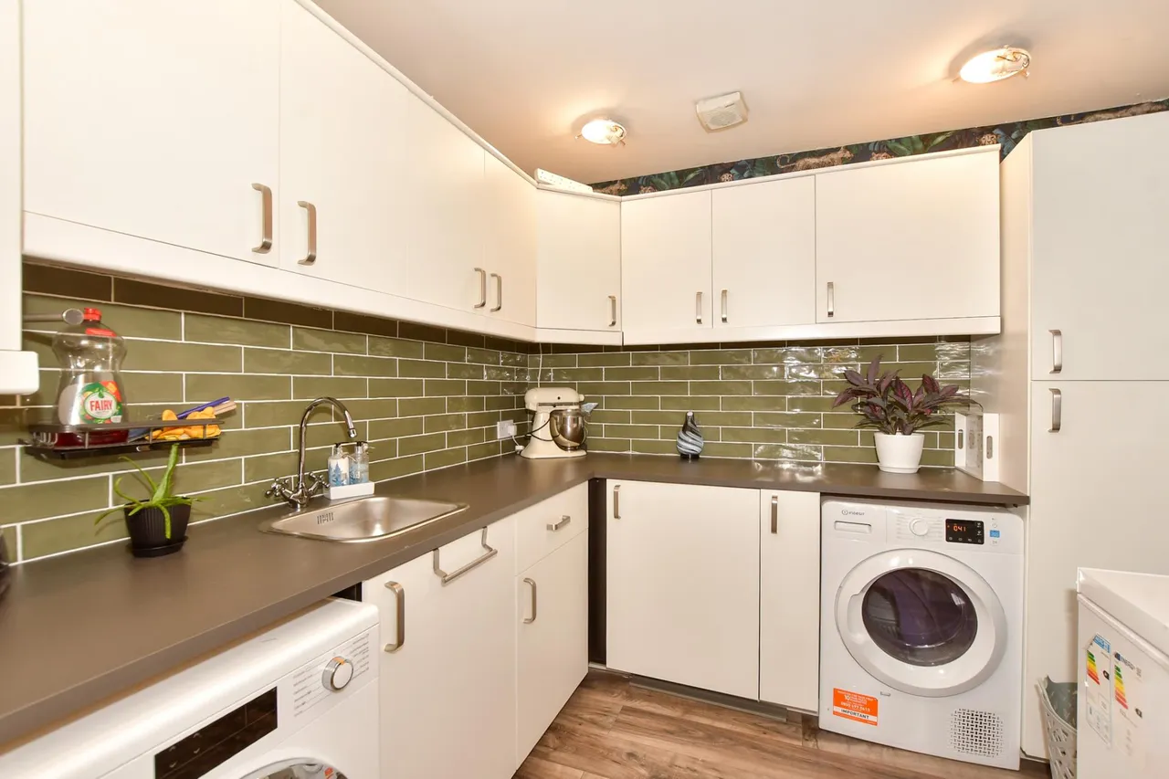 Guston Road, East Langdon, CT15, photo 9
