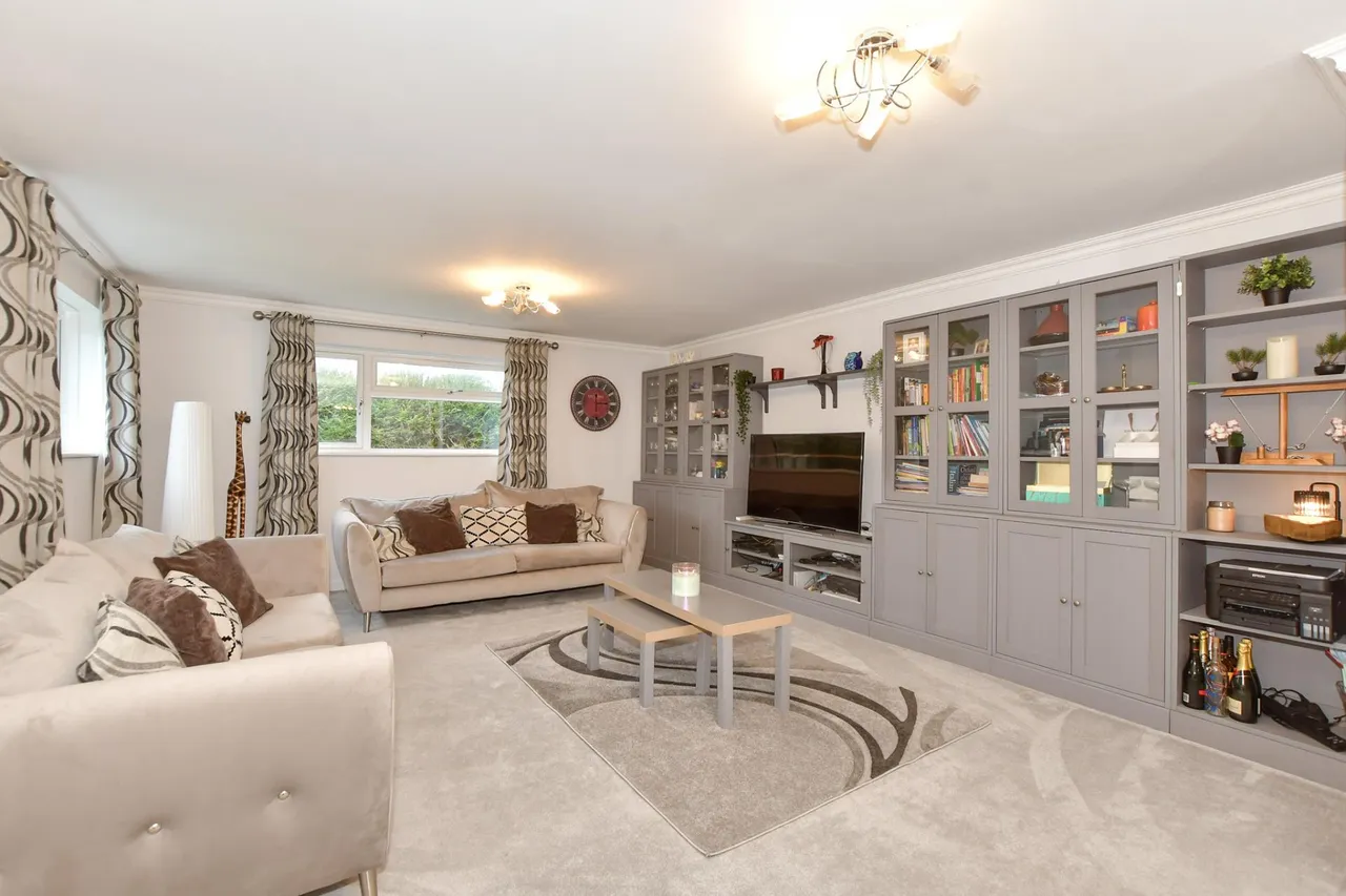 Guston Road, East Langdon, CT15, photo 6