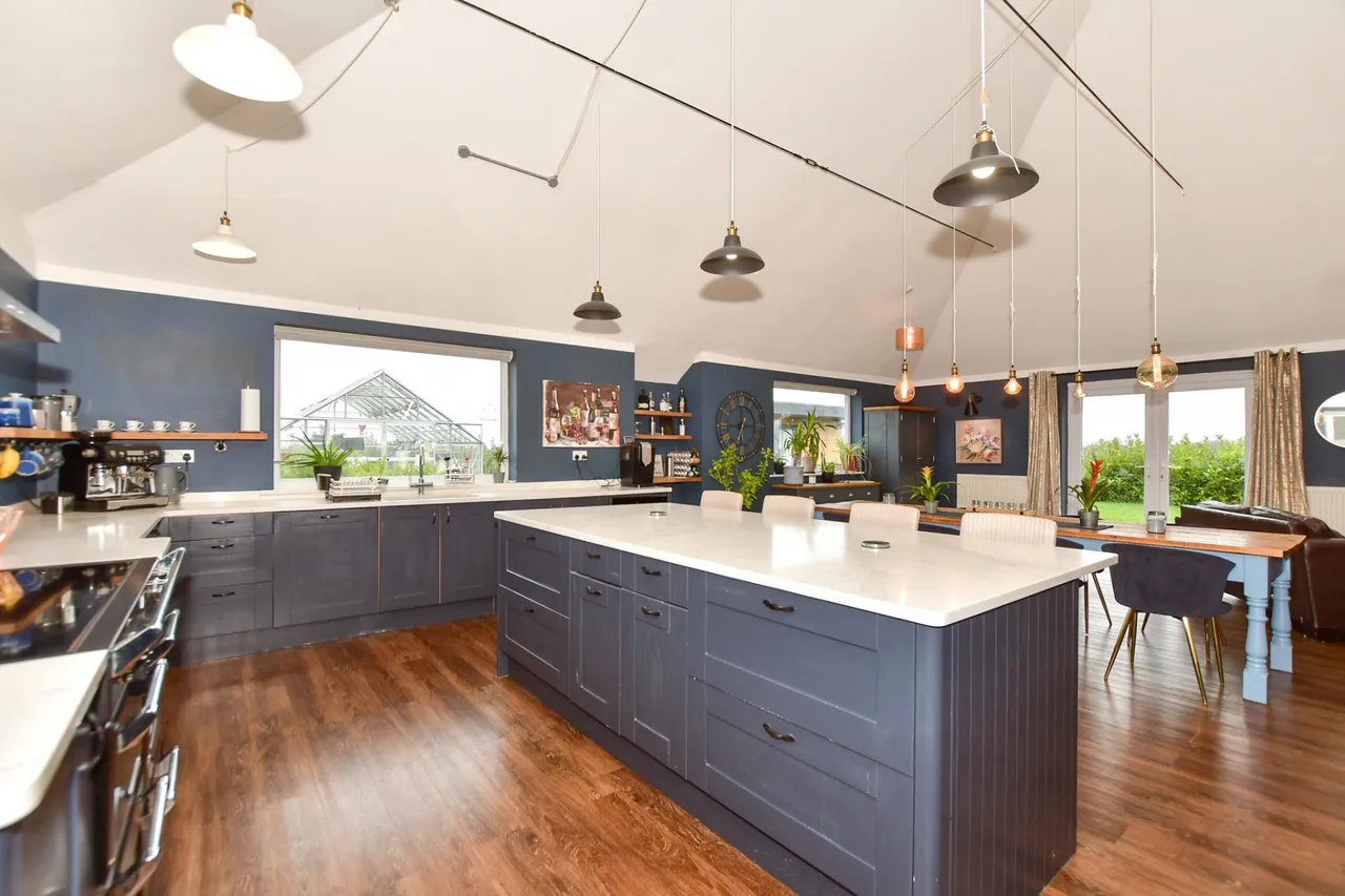 Guston Road, East Langdon, CT15, photo 3