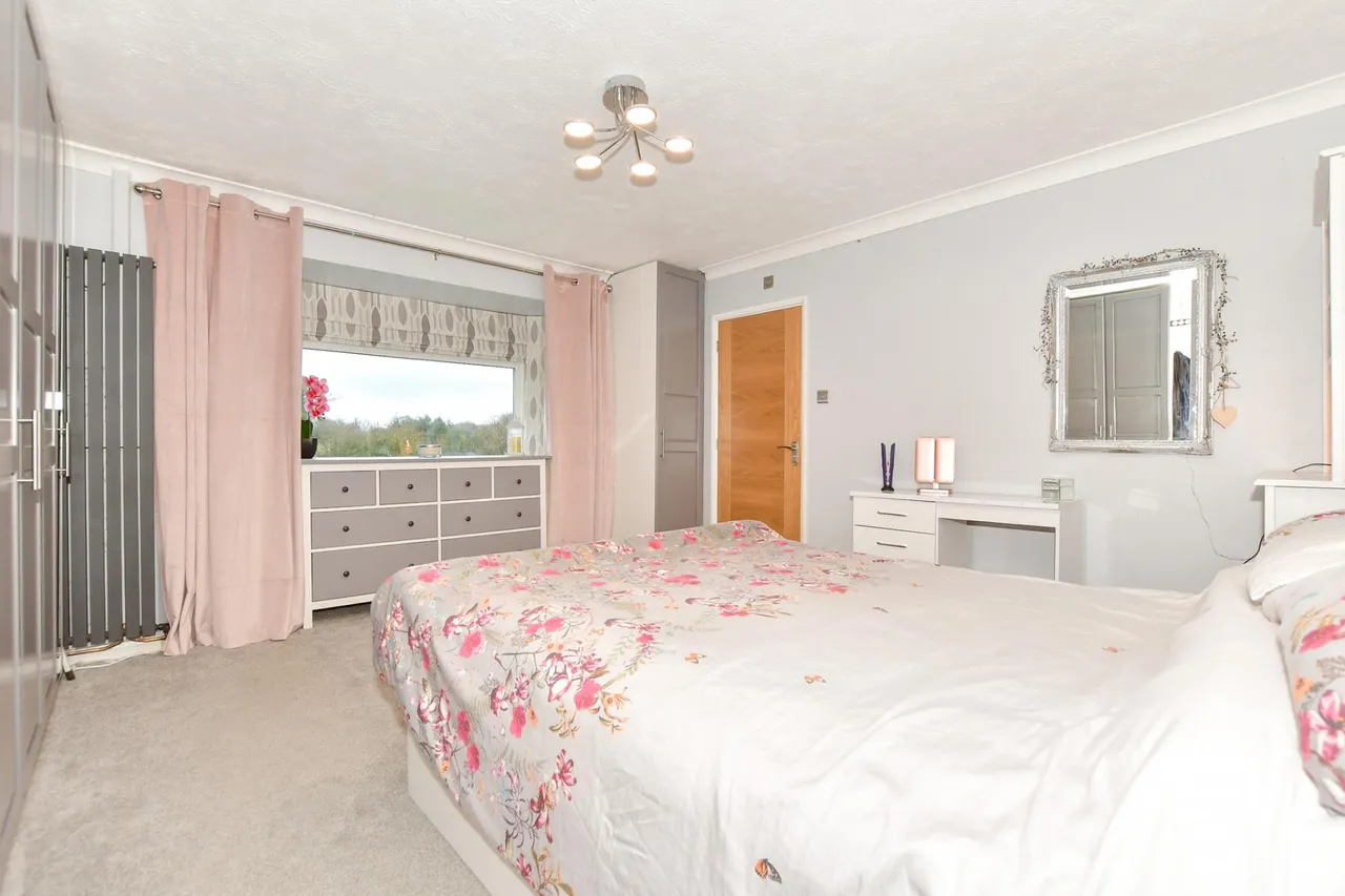 Guston Road, East Langdon, CT15, photo 10