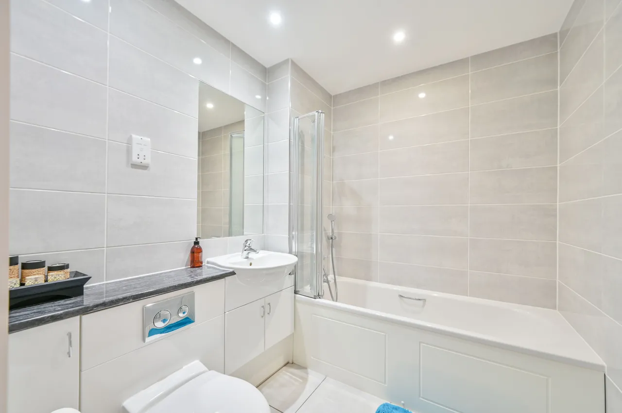 Flat 7, Westside Court, 71 Forty Avenue, Wembley, photo 3