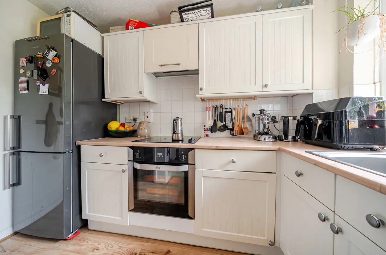 Belvedere Close, Guildford, GU2, photo 5