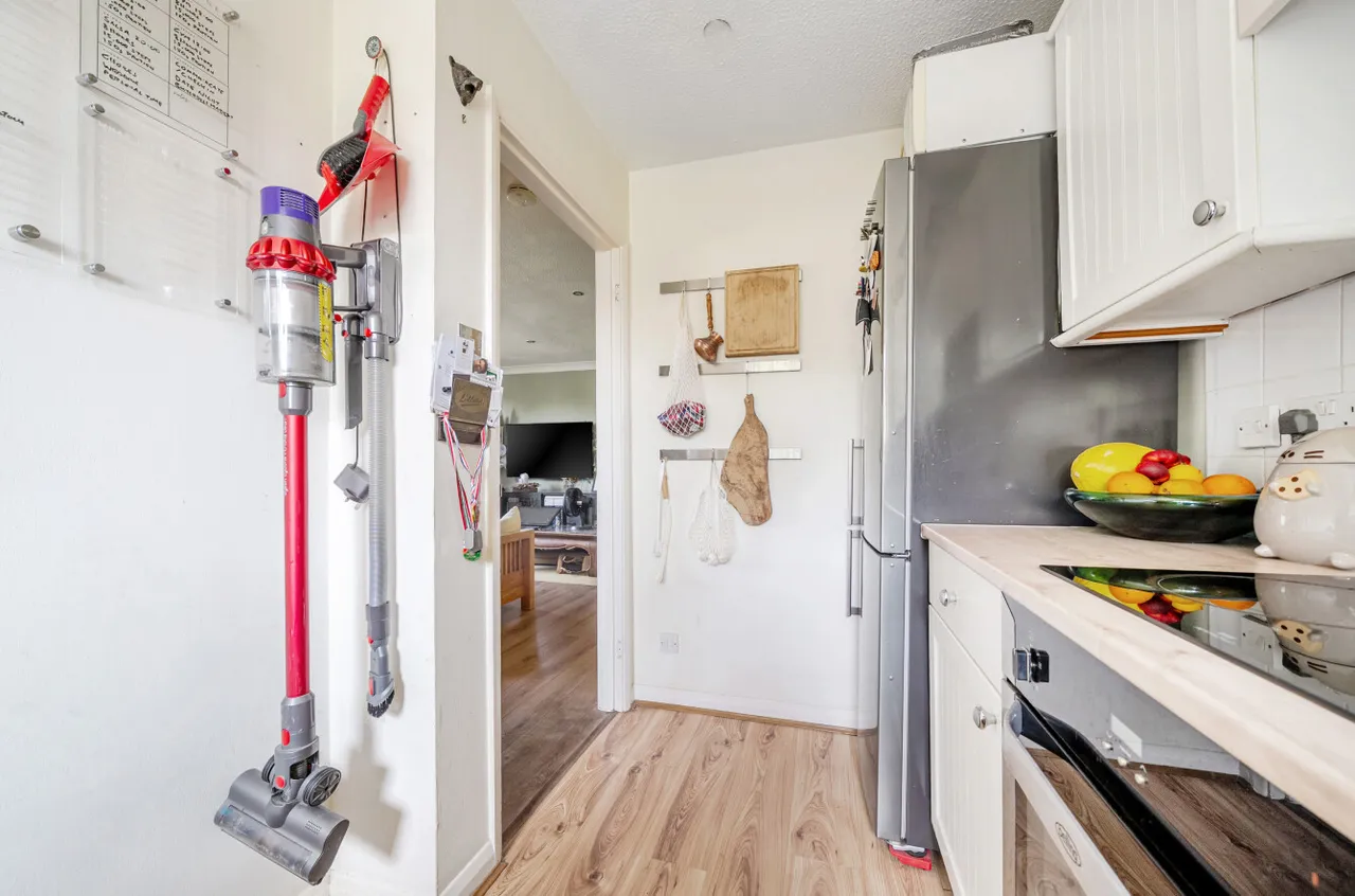 Belvedere Close, Guildford, GU2, photo 6
