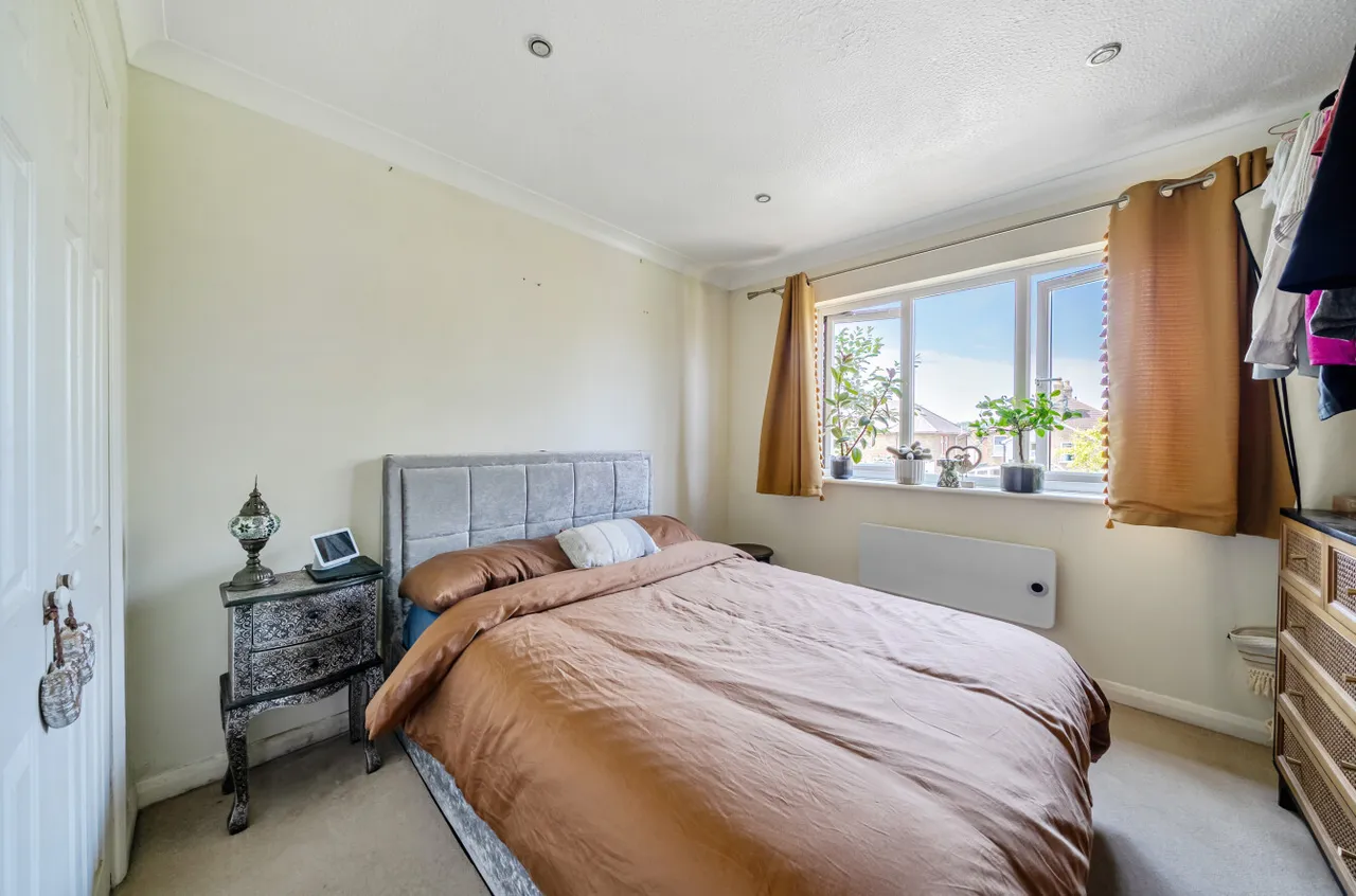 Belvedere Close, Guildford, GU2, photo 7