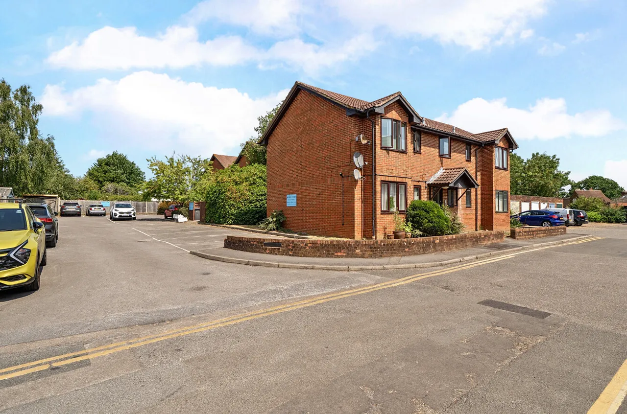 Belvedere Close, Guildford, GU2, photo 15