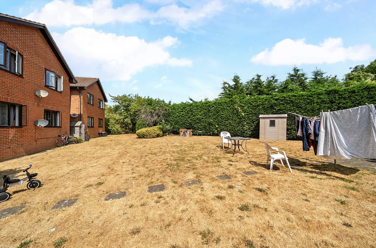 Belvedere Close, Guildford, GU2, photo 14