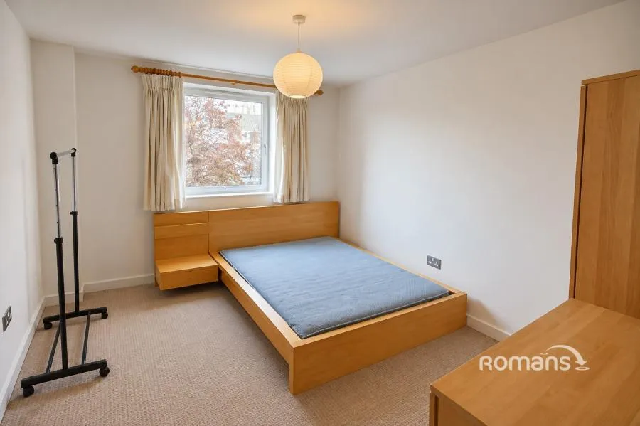 High Street, Uxbridge, UB8, photo 5