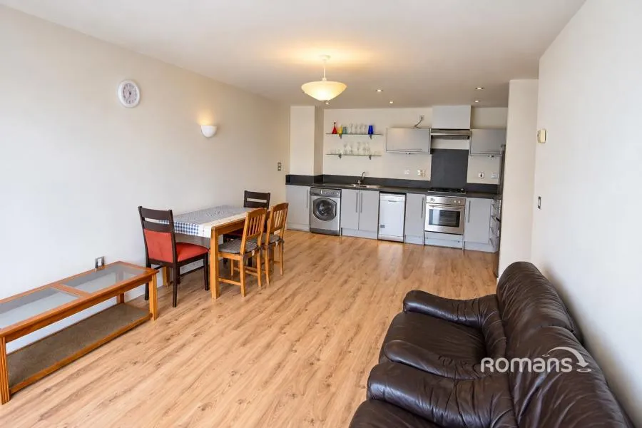 High Street, Uxbridge, UB8, photo 2