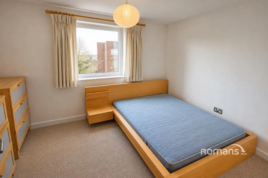 High Street, Uxbridge, UB8, photo 7