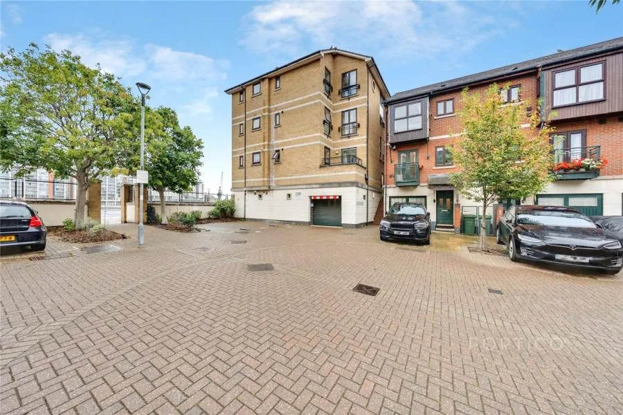 De Quincey Mews, London, E16, photo 17