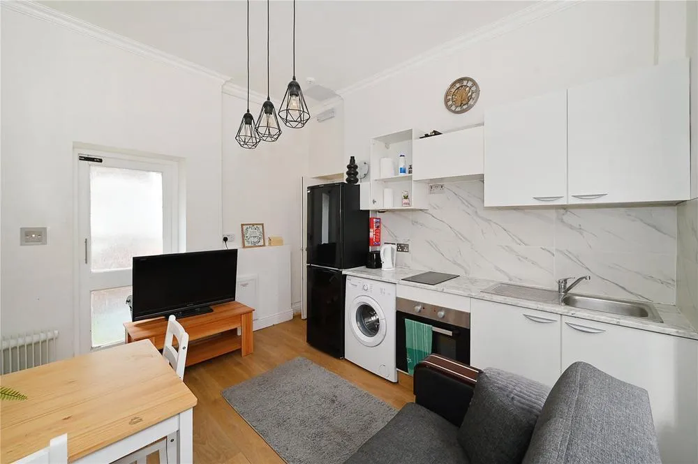 1 bed flat to rent, Castletown Road, West Kensington, W14