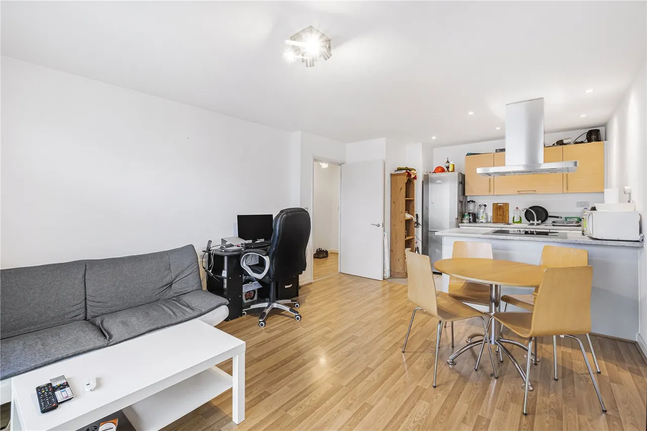 1 bed flat to rent, Warton Road, London, E15
