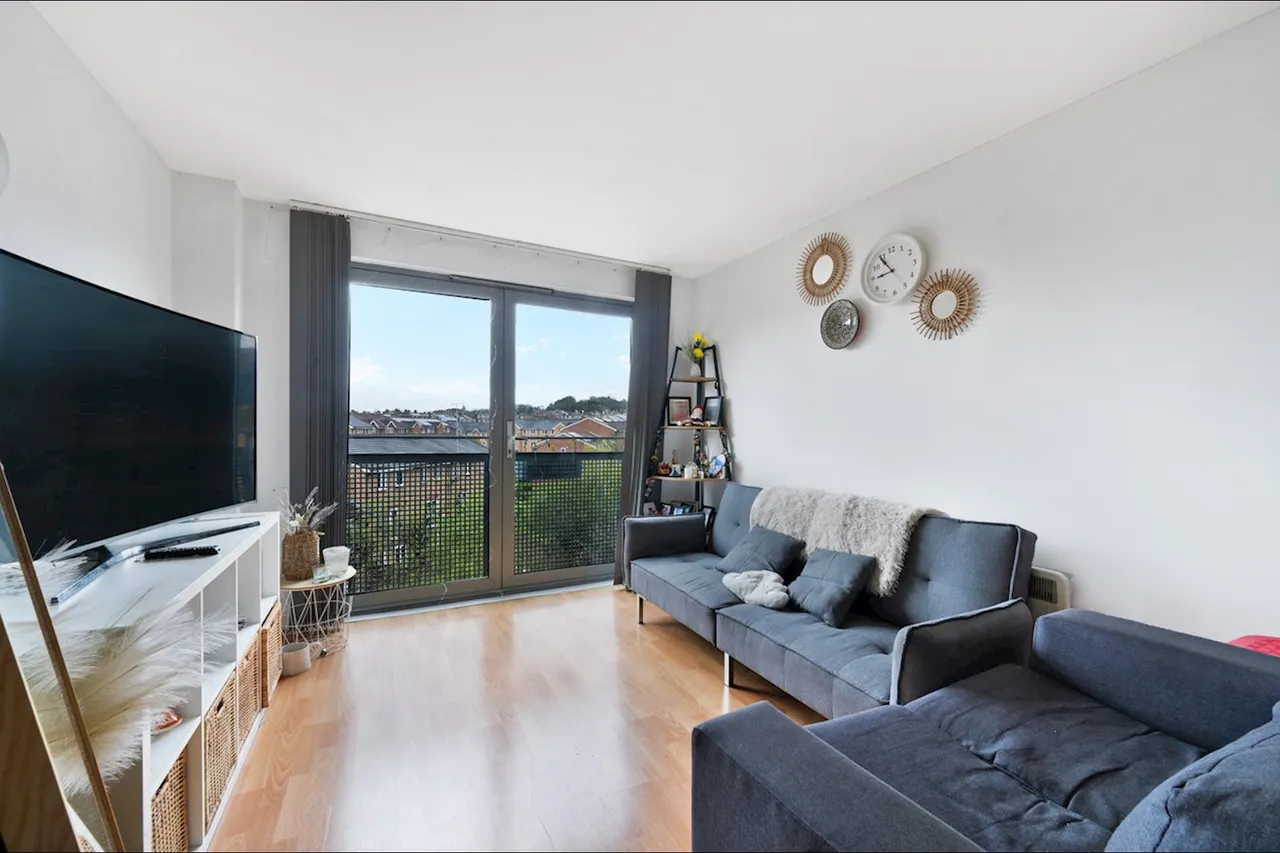2 bed flat for sale, Deals Gateway, London, SE13