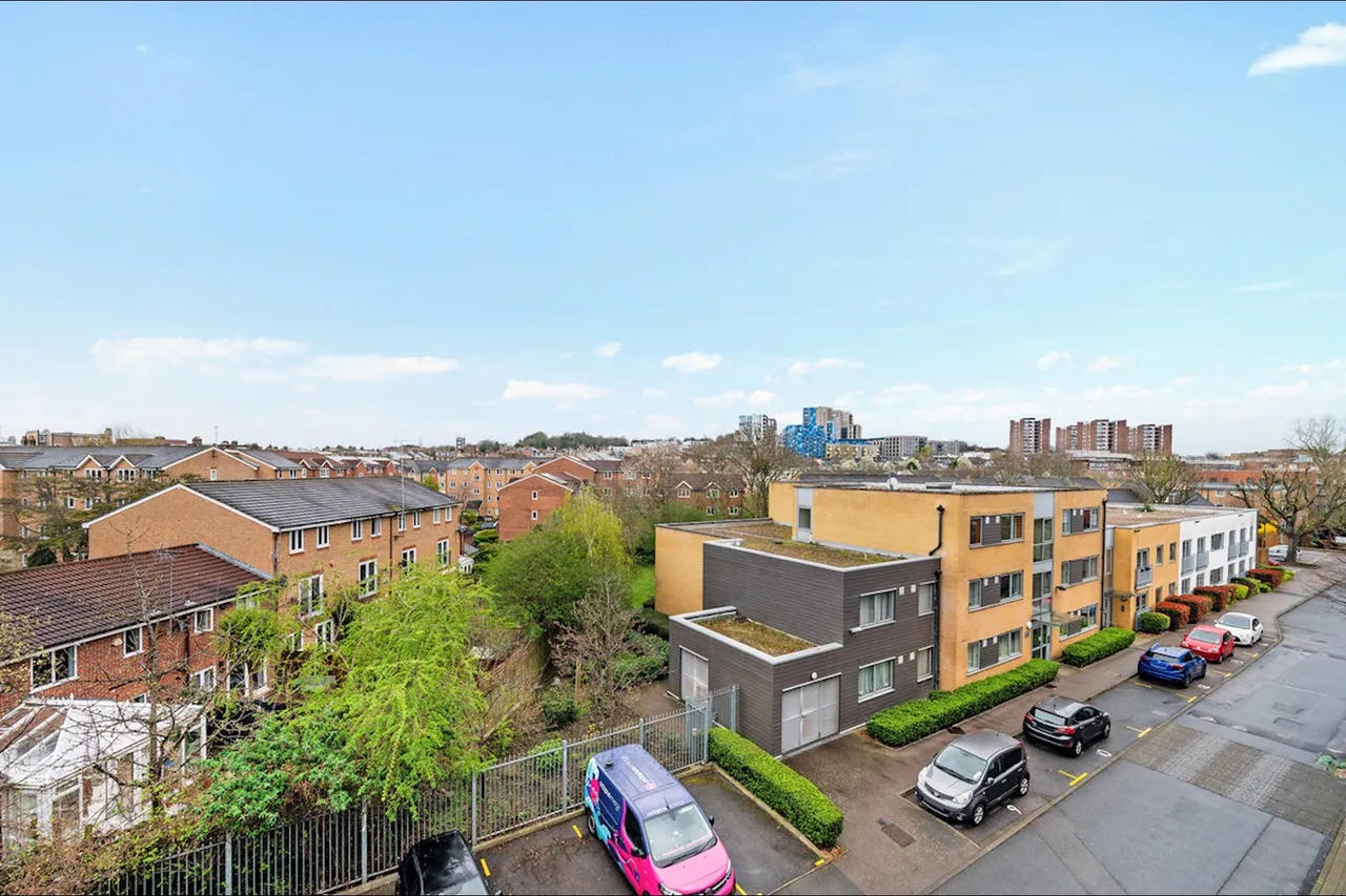 Deals Gateway, London, SE13, photo 7