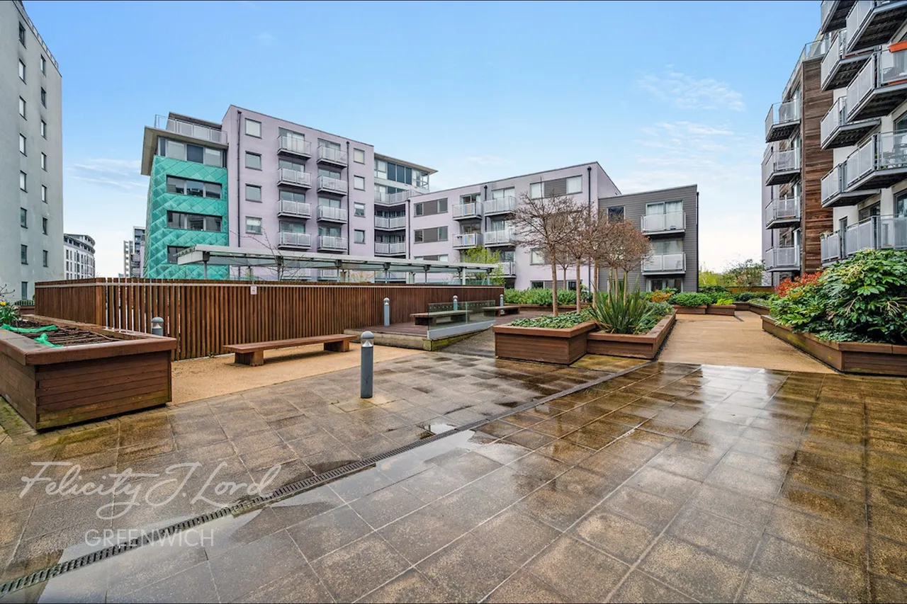 Deals Gateway, London, SE13, photo 6