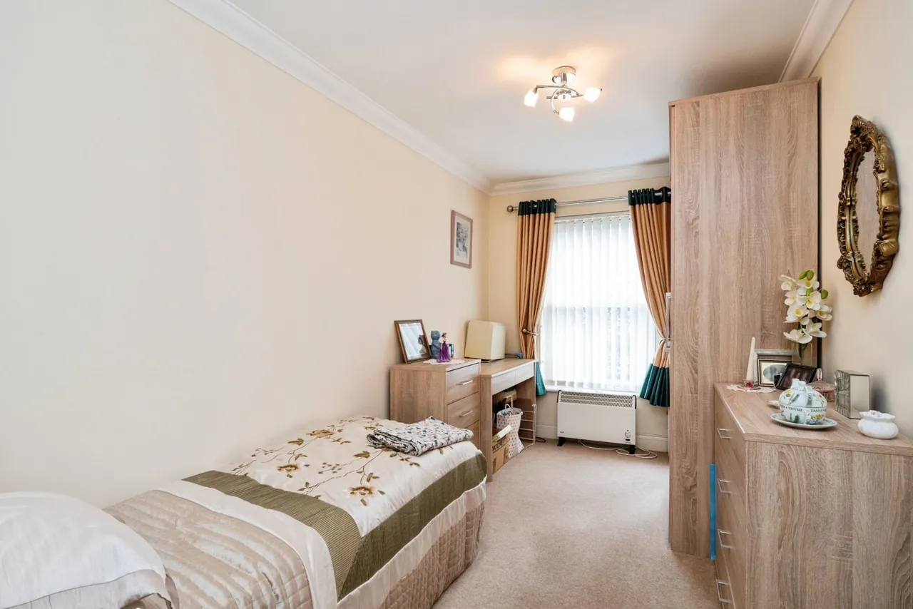 Hornchurch Road, HORNCHURCH, Essex, RM12, photo 5