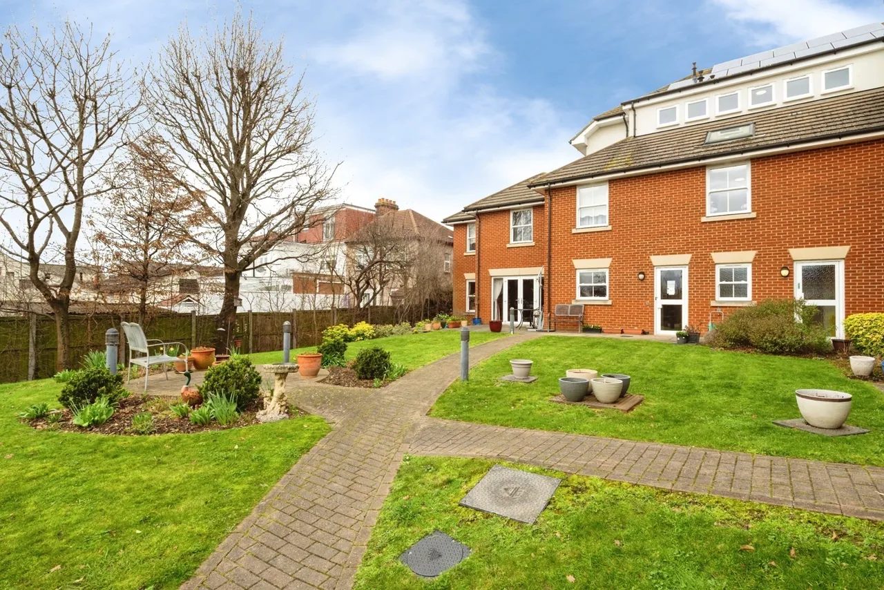 Hornchurch Road, HORNCHURCH, Essex, RM12, photo 30