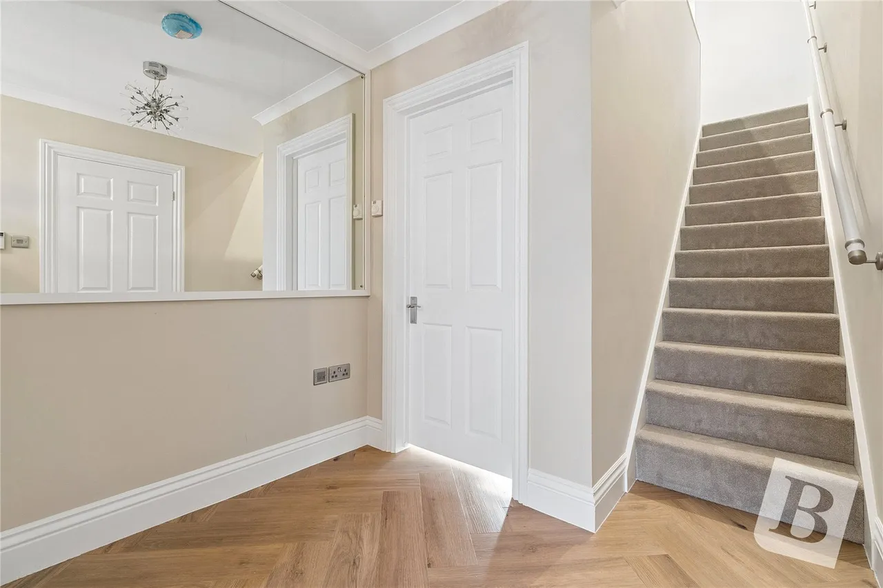 Mulberry Close, Gidea Park, RM2, photo 15