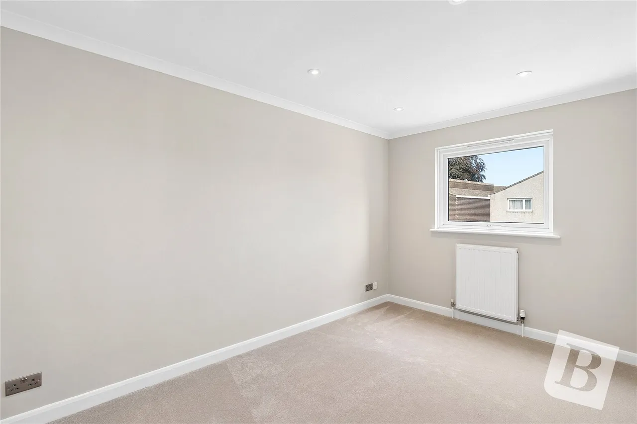 Mulberry Close, Gidea Park, RM2, photo 14