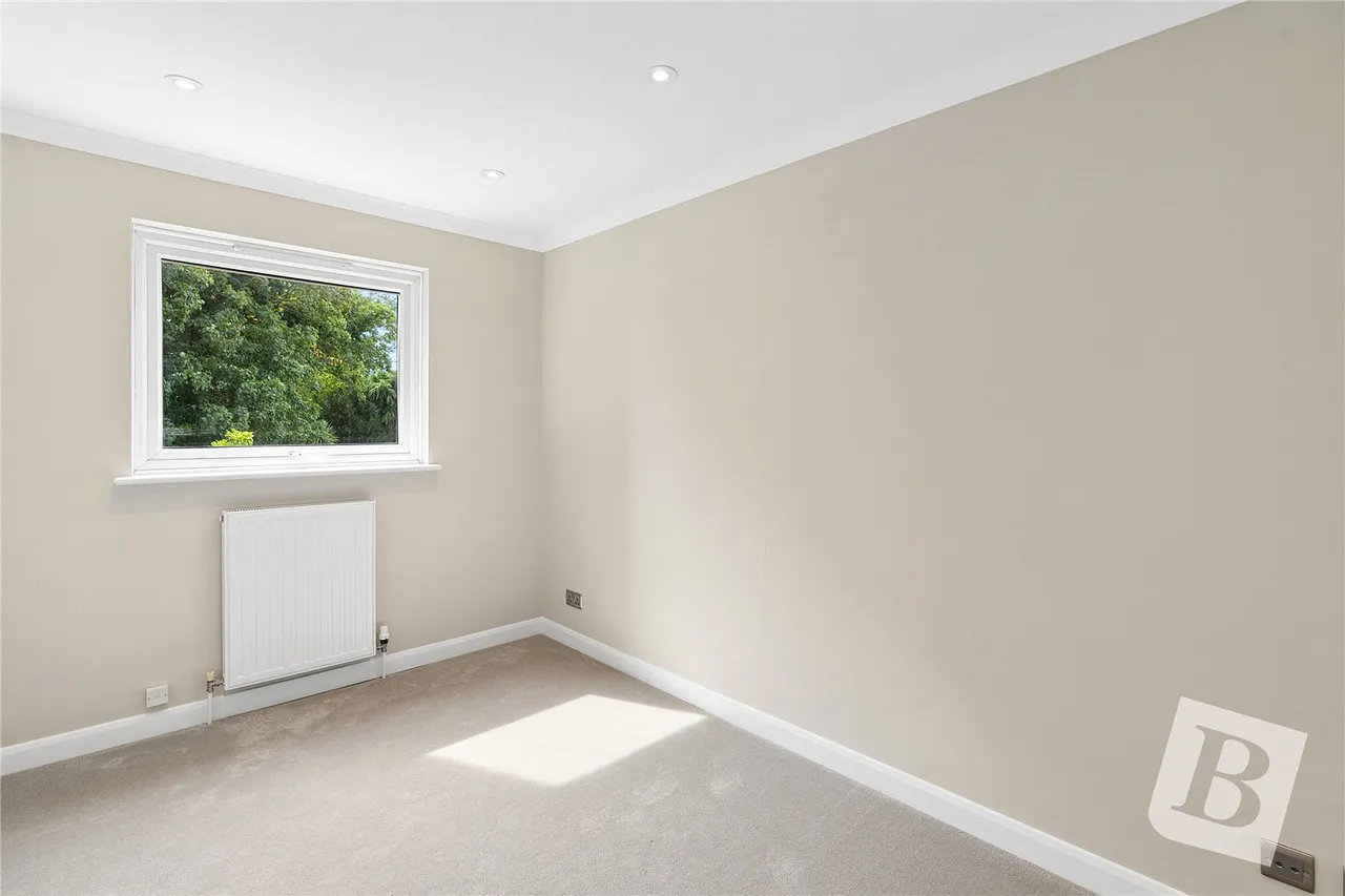 Mulberry Close, Gidea Park, RM2, photo 17